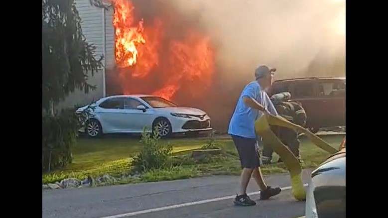 Pre-arrival video from Pennsylvania house fire