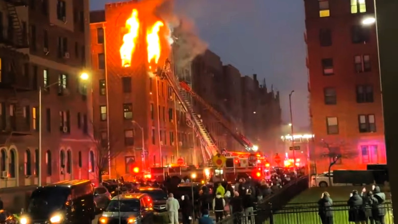 Early video & FDNY radio traffic from fire in Brooklyn